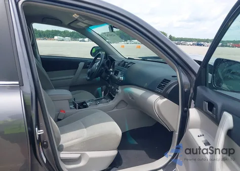 2012 Toyota Highlander Base V6 из США, поврежденный, VIN 5TDZK3EH6CS087910